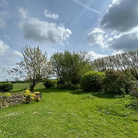 Escape In A Charming House * Feluy