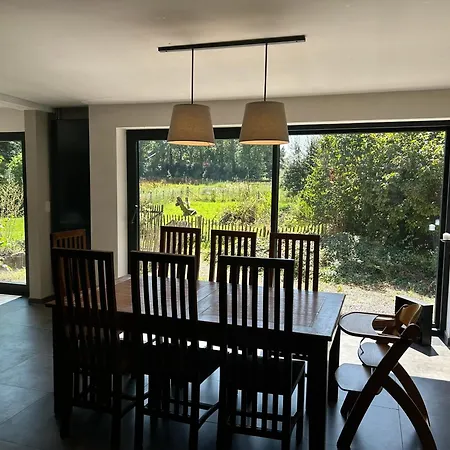 Escape In A Charming House 펠루이